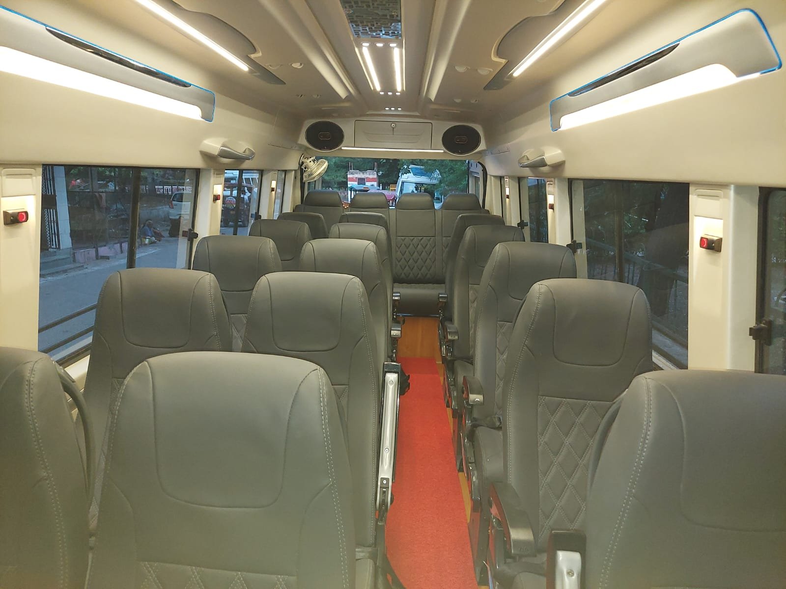 17 Seater Tempo Traveller